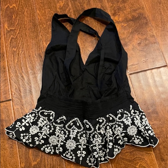 🔴- Express Halter Embroidered Top - Picture 4 of 5